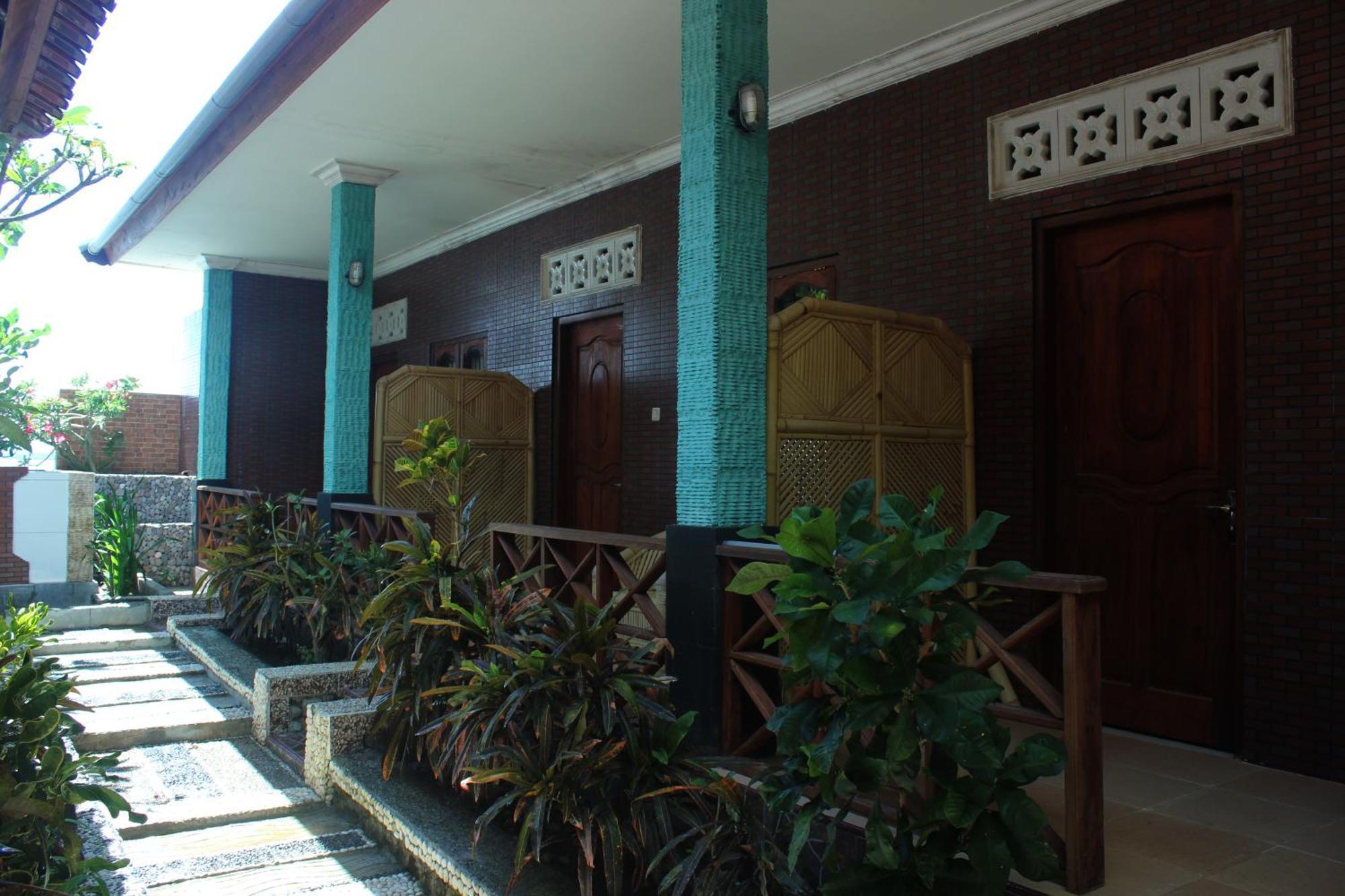Krisna And Restaurant Holiday park Sekotong