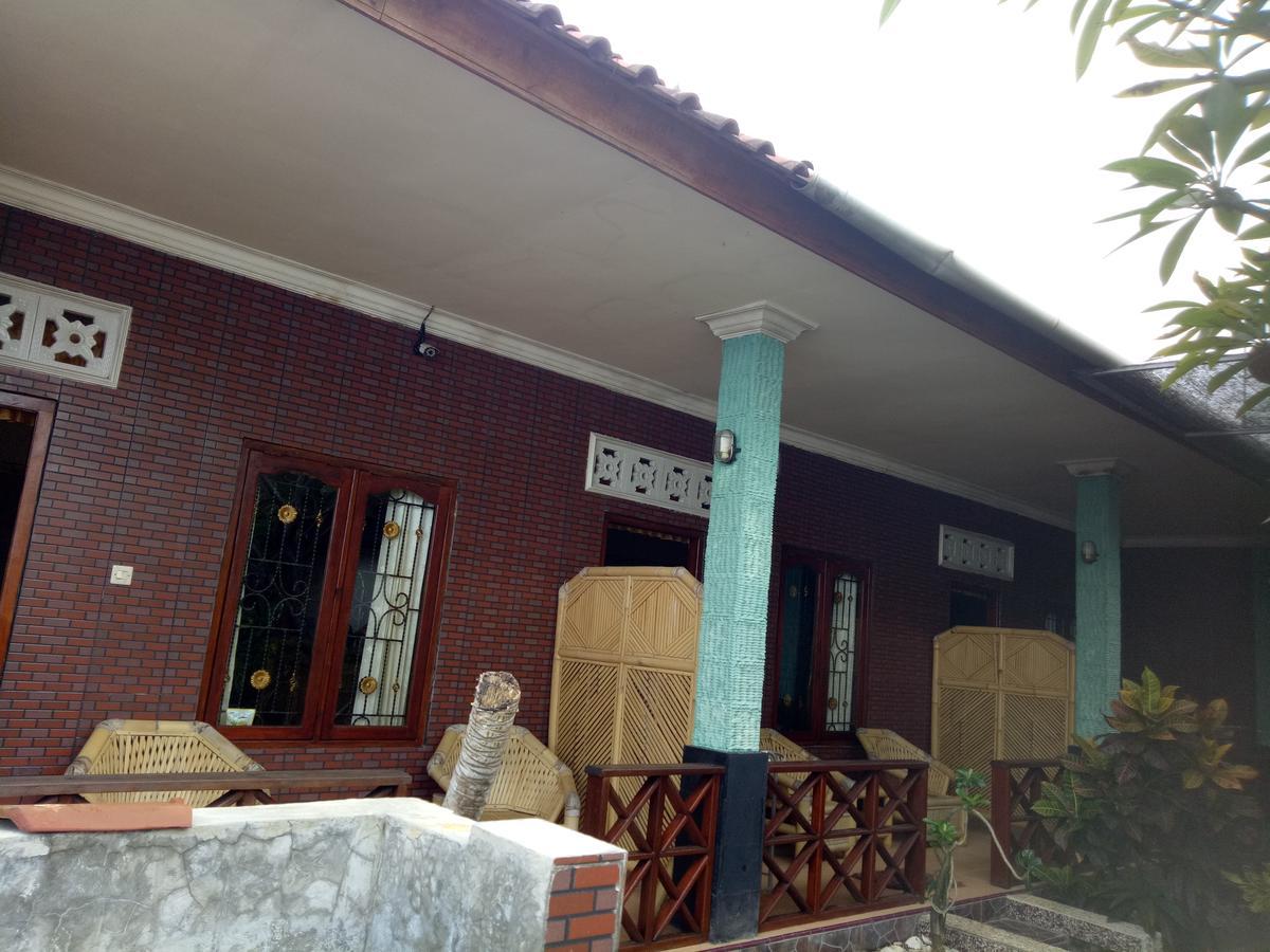 Krisna And Restaurant Sekotong